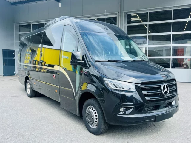 un minibus mercedes de Taxi Chaplin Oriental Vevey