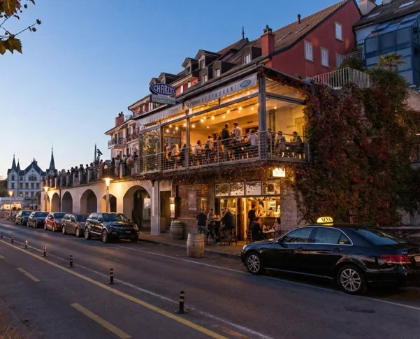un taxi Chaplin & Oriental en attente devant un bar au bord du lac de Vevey